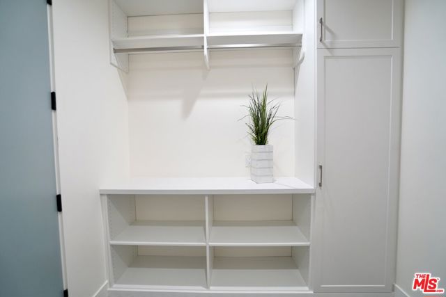 1441 S Oakhurst Drive, Los Angeles CA: https://media.crmls.org/mediaz/456bbeed-24b3-4952-bbee-f1df150316bc.jpg
