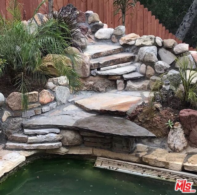 651 Erskine Drive, Pacific Palisades CA: https://media.crmls.org/mediaz/456bd89d-f05d-4aed-a4f2-512a55d03ba2.jpg