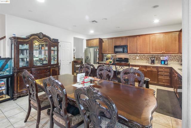 4586 Donegal Way, Antioch CA: https://media.crmls.org/mediaz/456c0468-f186-4317-8700-71110d661fe0.jpg