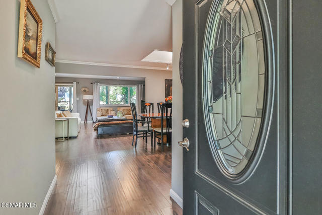 2433 Calle Narciso, Thousand Oaks CA: https://media.crmls.org/mediaz/456c7166-6b96-4b2c-882c-cf7e04d3ea62.jpg