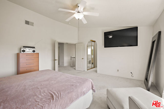 12119 Falcon Crest Way, Porter Ranch CA: https://media.crmls.org/mediaz/456c8d42-d5ec-4355-8f9f-d95bc86df46f.jpg