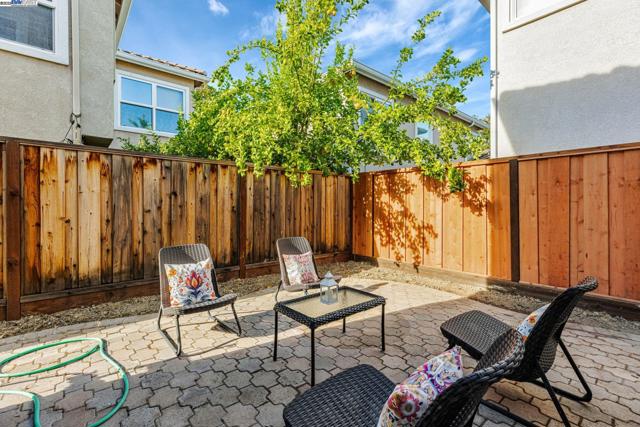 14 Poppy Hills, San Ramon CA: https://media.crmls.org/mediaz/456cadb4-2e3d-43e3-9bea-f88760cd2365.jpg