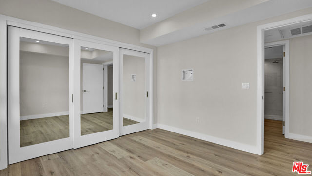 846 S Mariposa Avenue, Los Angeles CA: https://media.crmls.org/mediaz/456cceff-81c5-46f1-8817-7f5ee5da553a.jpg