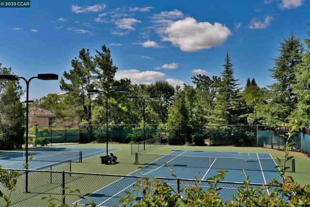 273 S Overlook Dr, San Ramon CA: https://media.crmls.org/mediaz/456d2df9-0379-42ca-948f-a4e41646f268.jpg