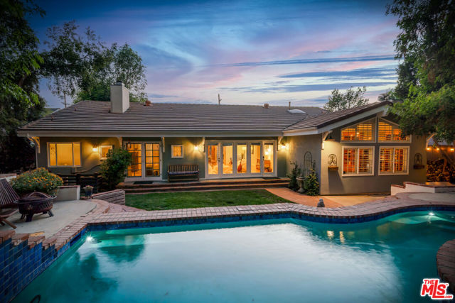 5252 Vanalden Avenue, Tarzana CA: https://media.crmls.org/mediaz/456d2fd3-499a-41e4-815f-2414da04792e.jpg