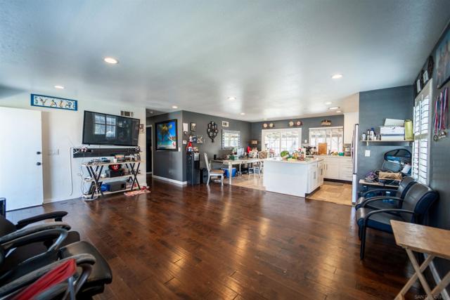 1260 Finch Pl, Chula Vista CA: https://media.crmls.org/mediaz/456d6576-8a7c-4f30-9882-bf85b29b4b4b.jpg
