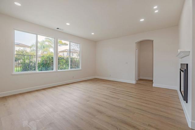 9135 Desiderio Way, Gilroy CA: https://media.crmls.org/mediaz/456e370a-ea1e-49d3-bd9f-f17b5aac648f.jpg