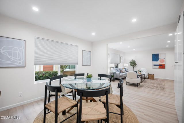 577 Spring Road, Moorpark CA: https://media.crmls.org/mediaz/456e4f47-cf4e-452f-a980-dd03da3cc524.jpg