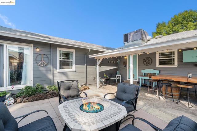 210 Delta Ave, Brentwood CA: https://media.crmls.org/mediaz/456e63f4-381a-4f16-ba1b-48008b45c994.jpg
