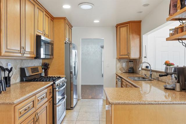 Detail Gallery Image 9 of 37 For 1693 Poesia Ct., San Diego,  CA 92154 - 4 Beds | 3 Baths