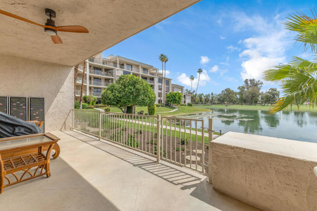 910 Island Drive, Rancho Mirage CA: https://media.crmls.org/mediaz/456ec624-0b15-424f-9675-25eb20b05bba.jpg