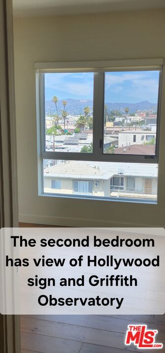 105 S Mariposa Avenue, Los Angeles CA: https://media.crmls.org/mediaz/456f91a3-452d-402e-9672-e41655de16ee.jpg