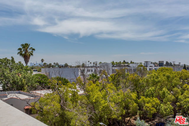 857 N Hayworth Avenue, Los Angeles CA: https://media.crmls.org/mediaz/456f9dc9-696e-4039-a548-a3b43489c88a.jpg