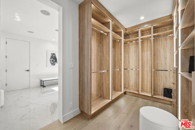 5741 Newcastle Avenue, Encino CA: https://media.crmls.org/mediaz/4570245e-5576-4768-bc1b-df488e998a0a.jpg