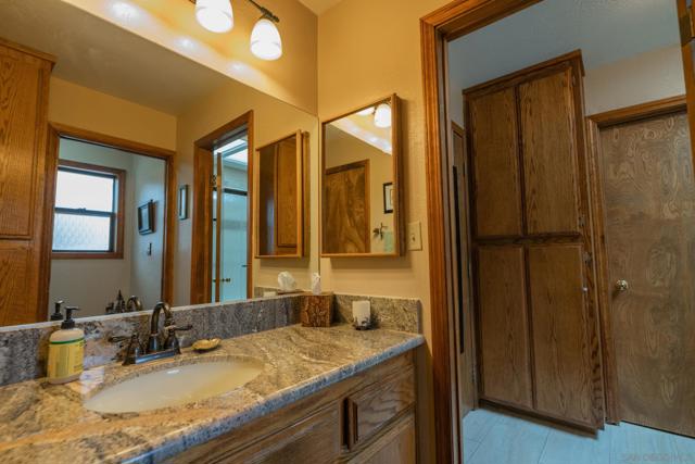 39470 Lake Dr, Big Bear CA: https://media.crmls.org/mediaz/457097d7-28a9-4e33-93ee-e44848ee187f.jpg