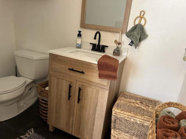 3275 Maezel Ln, Carlsbad CA: https://media.crmls.org/mediaz/4570a128-7733-46a0-a8db-62a88afc0300.jpg