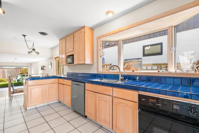 102 32nd Avenue, Santa Cruz CA: https://media.crmls.org/mediaz/4570aa86-16d4-4dca-b273-2124e6c79b4e.jpg
