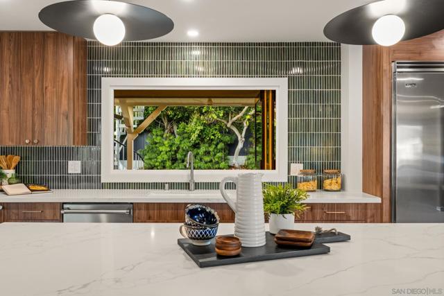 896 La Jolla Rancho Road, La Jolla CA: https://media.crmls.org/mediaz/4571c2d4-a067-4ac2-8bd8-7dd05926bb3a.jpg