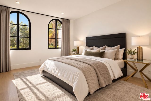 8 Oakmont Drive, Los Angeles CA: https://media.crmls.org/mediaz/4571ec69-edab-42e8-a286-644fb527c338.jpg