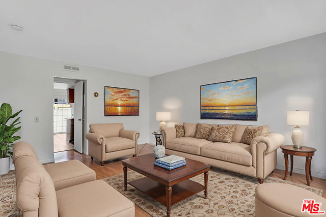 10065 De Soto Avenue, Chatsworth CA: https://media.crmls.org/mediaz/45723388-a4c1-4c10-b02e-69cb1c199302.jpg