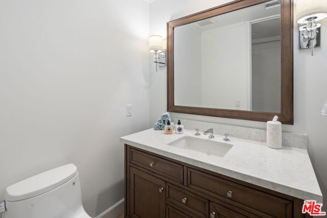 300 N Swall Drive, Beverly Hills CA: https://media.crmls.org/mediaz/45727f8f-e99b-484d-bb81-dfdc5ec8cd4f.jpg