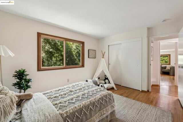 2560 Carisbrook Dr, Oakland CA: https://media.crmls.org/mediaz/4572a7ee-9990-49f6-8500-44e014728265.jpg