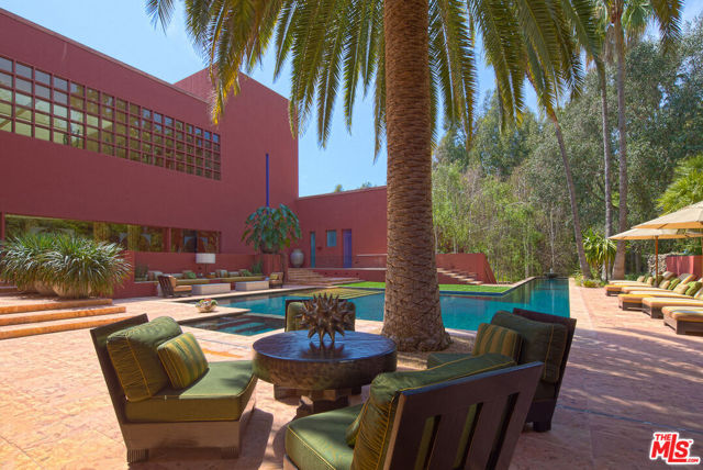 470 Layton Way, Los Angeles CA: https://media.crmls.org/mediaz/4573077f-4bbd-4dd9-919e-ea805004084c.jpg