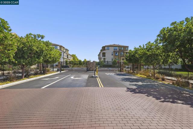 38976 Primula Ter, Newark CA: https://media.crmls.org/mediaz/45732163-50b3-4acd-854c-2db2a30c8b9f.jpg