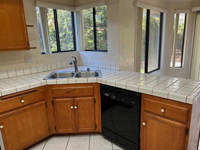 Detail Gallery Image 7 of 28 For 1760 Harold Rd, Escondido,  CA 92026 - 3 Beds | 2 Baths