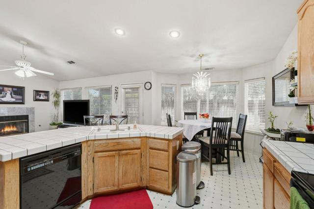 1883 College Greens Drive, Los Banos CA: https://media.crmls.org/mediaz/457328da-9135-472a-b5c3-75fee7b9284d.jpg