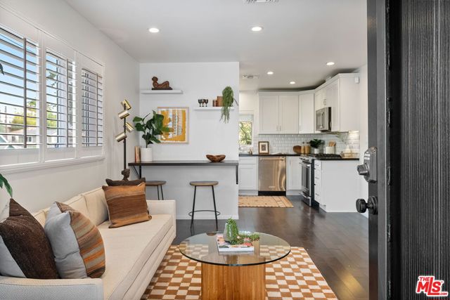 614 Rosemont Avenue, Los Angeles CA: https://media.crmls.org/mediaz/4573cd05-adcb-4193-9e41-73a431df3293.jpg