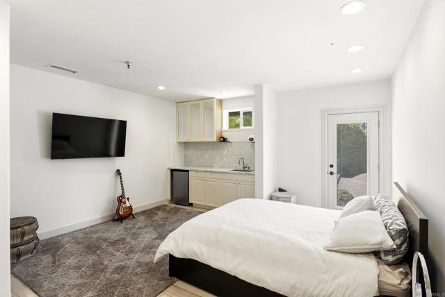 3905 Arroyo Sorrento Rd, San Diego CA: https://media.crmls.org/mediaz/4573d094-aacc-4e46-8509-3709c6968410.jpg