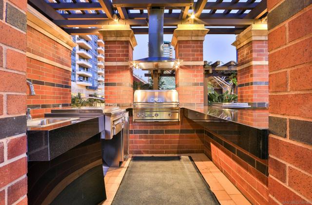 500 W Harbor Dr, San Diego CA: https://media.crmls.org/mediaz/45748a2c-f4b5-447c-ae28-c5d025d057f9.jpg