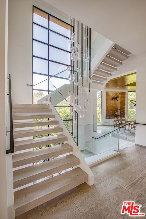 9852 San Circle, Beverly Hills CA: https://media.crmls.org/mediaz/45751f86-ef66-4190-ba83-d714ad6597c9.jpg
