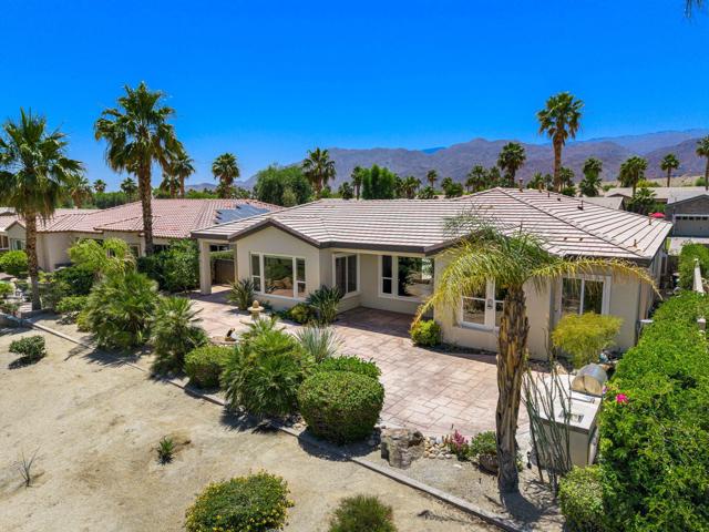 81220 Victoria Lane, La Quinta CA: https://media.crmls.org/mediaz/4575a693-e13d-48a2-b05c-01e58e5bc70e.jpg