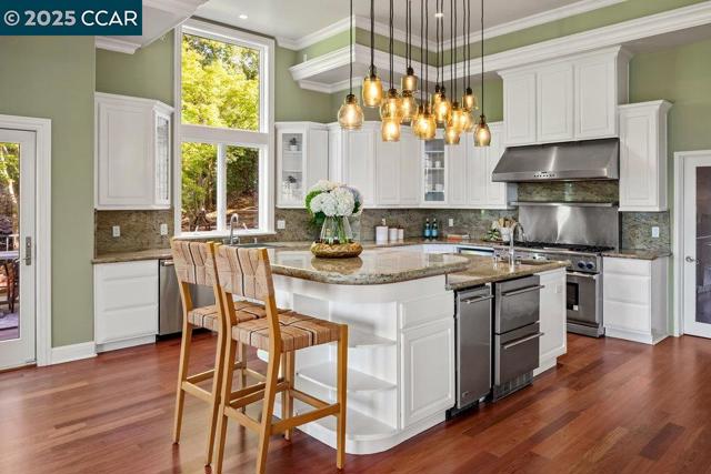 128 Oak Rd, Orinda CA: https://media.crmls.org/mediaz/457634fe-8dbb-4fa1-9bdd-cf2e998f2cfb.jpg