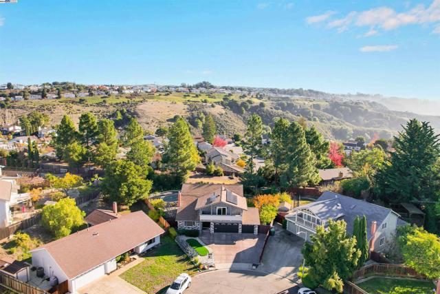 3608 Siskiyou Ct, Hayward CA: https://media.crmls.org/mediaz/4576a48c-4714-4fe0-9a31-ef82a365d551.jpg