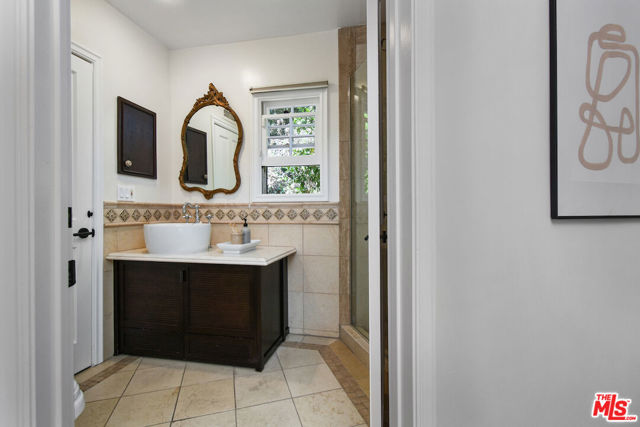 15474 Loom Place, Sherman Oaks CA: https://media.crmls.org/mediaz/4576c3c7-76e0-44d8-b62f-3adf638c2df9.jpg