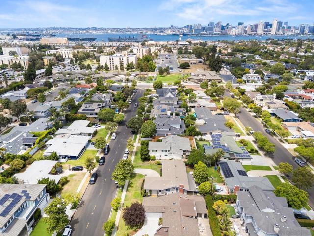 661 Balboa Avenue, Coronado CA: https://media.crmls.org/mediaz/45770b4a-c9b8-4e8b-9541-f05a0c7b6e3b.jpg