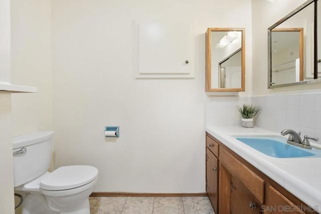 1353 Roxanne Dr, El Cajon CA: https://media.crmls.org/mediaz/457741a9-04c9-4f9b-8cc8-49a3a4c8a0b8.jpg