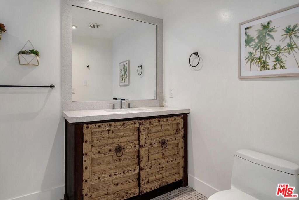 https://media.crmls.org/mediaz/457762e0-76a8-42e0-b7c9-1144773602e7.jpg?preset=X-Large