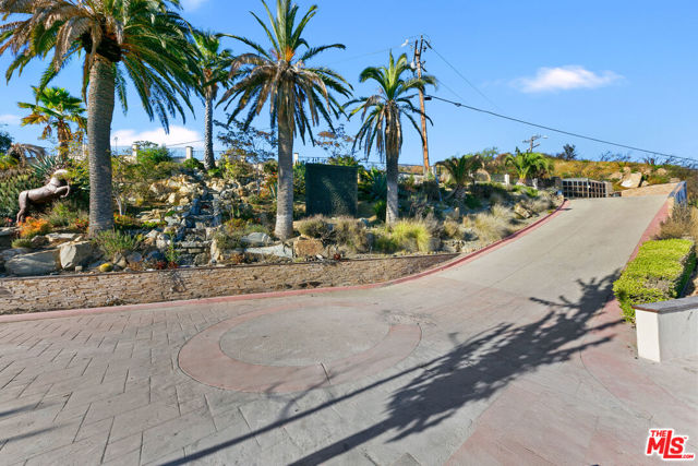 23010 Saddle Peak Road, Topanga CA: https://media.crmls.org/mediaz/45788fdd-fd6f-4b3a-9005-30f4215d5b62.jpg