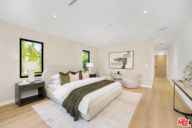 4627 Sunnyslope Avenue, Sherman Oaks CA: https://media.crmls.org/mediaz/4578bb1c-71b1-4510-ad18-26e6bf4e6dac.jpg