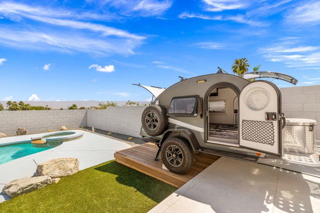 73298 Buckboard Trail Trail, Palm Desert CA: https://media.crmls.org/mediaz/45794e41-45de-409f-9476-e0af4153d791.jpg