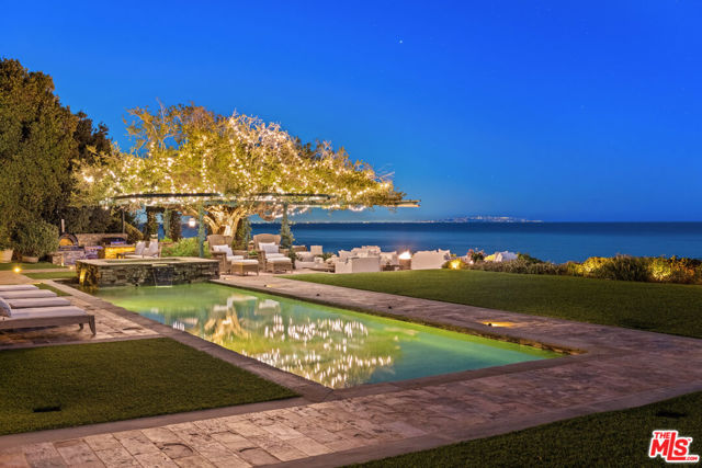 27540 Pacific Coast Highway, Malibu CA: https://media.crmls.org/mediaz/457a6adb-c4ca-43c0-9f24-8cd92e42ff9e.jpg