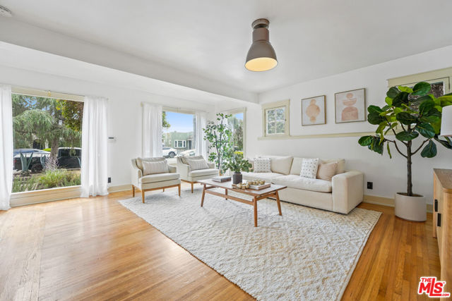 2843 Virginia Road, Los Angeles CA: https://media.crmls.org/mediaz/457abad9-dac8-4eca-8779-ed2dbb66e2a6.jpg