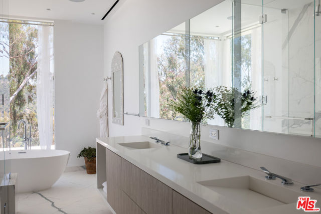 1920 Rial Lane, Los Angeles CA: https://media.crmls.org/mediaz/457add60-1e11-45eb-84fa-ed986e00994f.jpg
