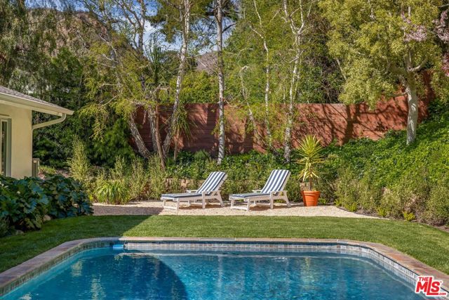 3276 Mandeville Canyon Road, Los Angeles CA: https://media.crmls.org/mediaz/457ba600-170f-463a-92d7-9bf2fdfbd096.jpg