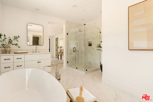1615 N Coronado Street, Los Angeles CA: https://media.crmls.org/mediaz/457be5d1-8acb-4242-ab98-09cbfe61683e.jpg