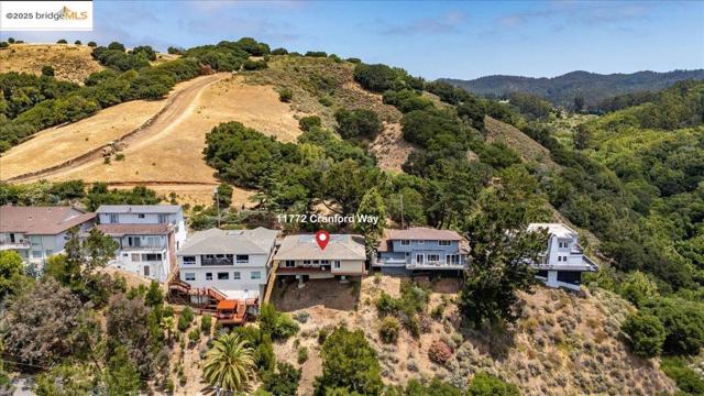 11772 Cranford Way, Oakland CA: https://media.crmls.org/mediaz/457c78e6-db54-4206-bee7-613d01fb7bfc.jpg